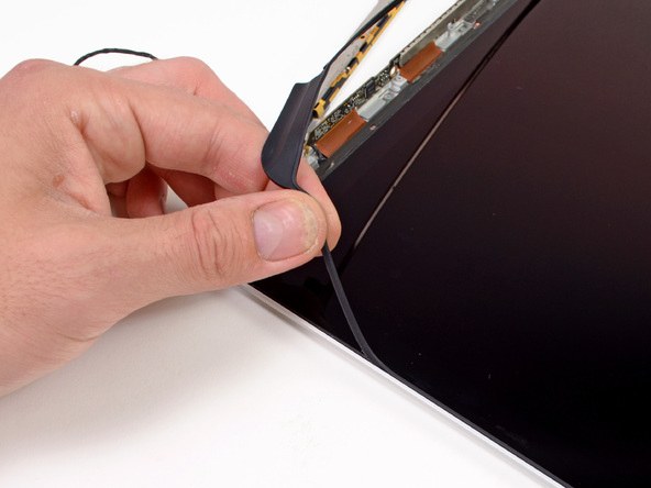 2012 款 Retina 屏苹果 MacBook Pro 笔记本电脑的屏幕拆机组图