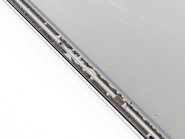 2012 款 Retina 屏苹果 MacBook Pro 笔记本电脑的屏幕拆机组图