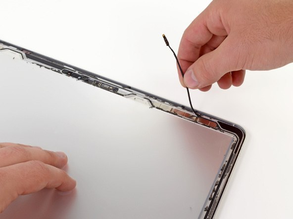 2012 款 Retina 屏苹果 MacBook Pro 笔记本电脑的屏幕拆机组图