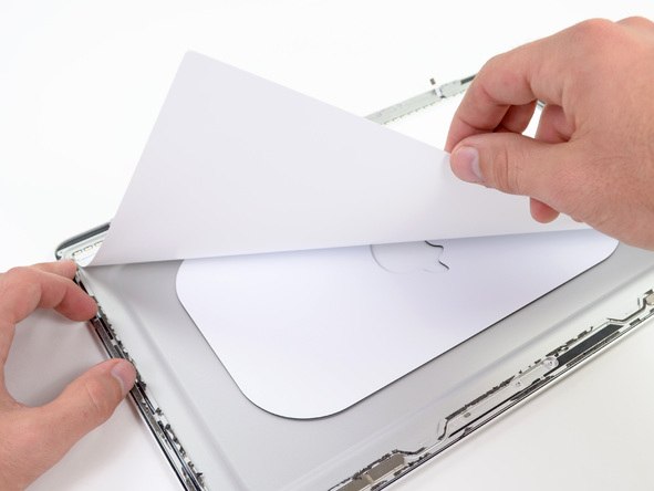 2012 款 Retina 屏苹果 MacBook Pro 笔记本电脑的屏幕拆机组图