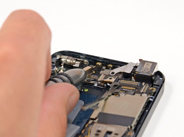 苹果 iPhone 5 的天线固定螺丝