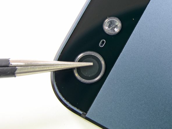 苹果 iPhone 5  摄像头的蓝宝石镜片