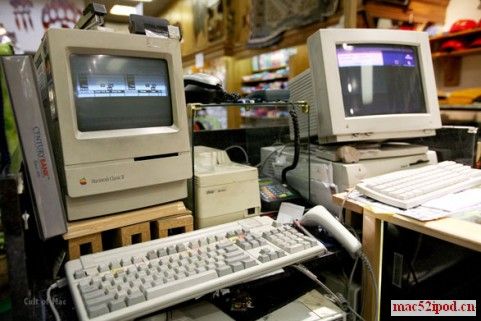 连续服役17年仍在正常运转的苹果Macintosh Classic II型电脑
