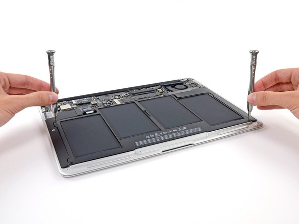 2013 款苹果 MacBook Air 笔记本电脑拆机组图