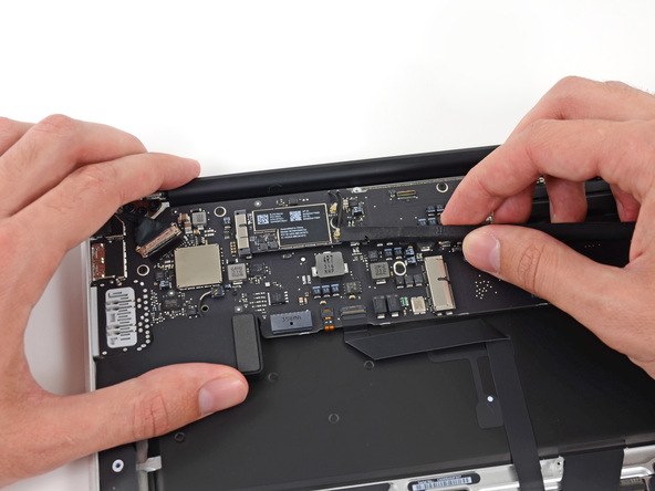 2013 款苹果 MacBook Air 笔记本电脑拆机组图