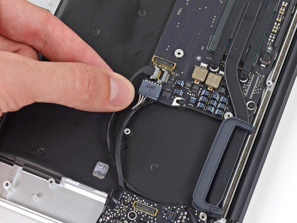 2013 款苹果 MacBook Air 笔记本电脑拆机组图