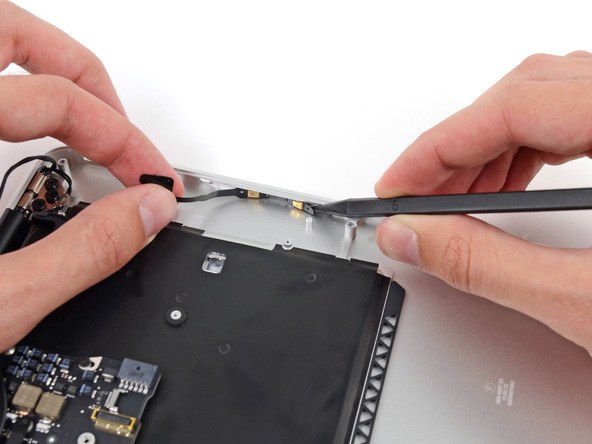 2013 款苹果 MacBook Air 笔记本电脑拆机组图