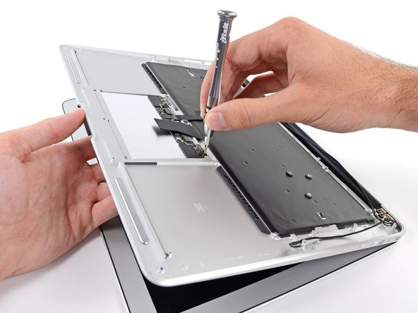 2013 款苹果 MacBook Air 笔记本电脑拆机组图