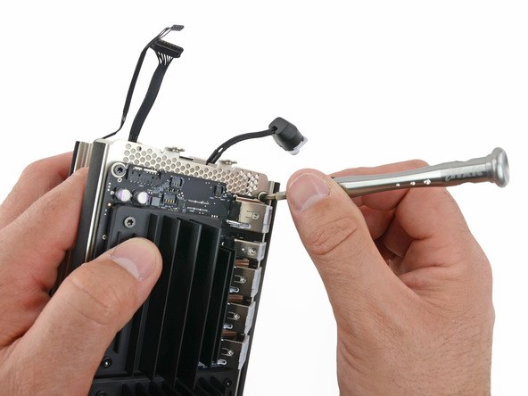 2013 款苹果 AirPort Extreme 无线基站拆机组图