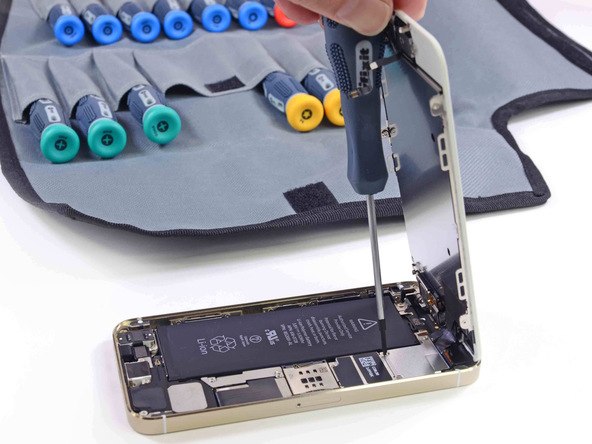 苹果 iPhone 5s 拆机组图
