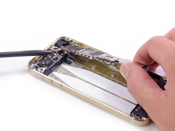 苹果 iPhone 5s 拆机组图