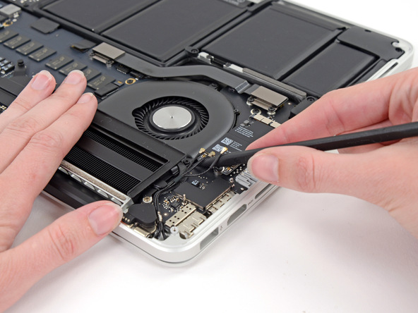 2013 款 13 寸 苹果 MacBook Pro Retina 笔记本拆机组图