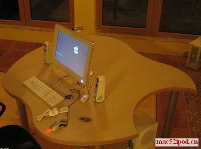 Apple苹果Logo外形的电脑桌，与Mac绝配