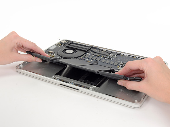 2013 款 13 寸 苹果 MacBook Pro Retina 笔记本拆机组图