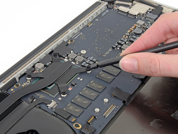 2013 款 13 寸 苹果 MacBook Pro Retina 笔记本拆机组图