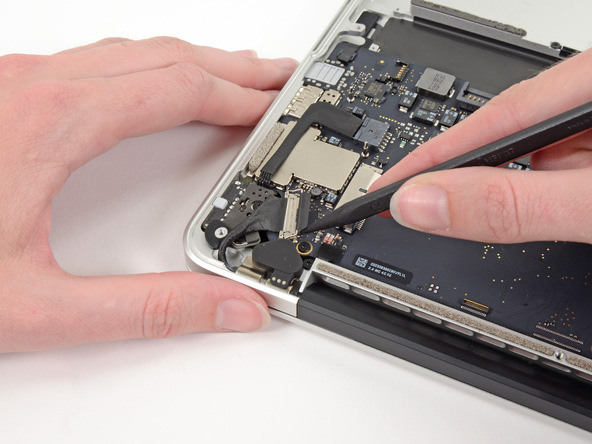 2013 款 13 寸 苹果 MacBook Pro Retina 笔记本拆机组图