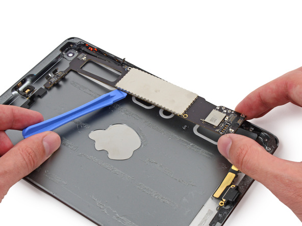 苹果 iPad mini 2 拆机组图