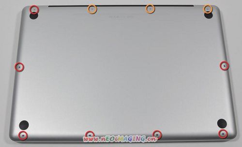 17寸苹果MacBook Pro笔记本电脑拆解组图：卸下螺丝