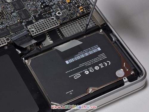 17寸苹果MacBook Pro笔记本电脑拆解组图：硬盘
