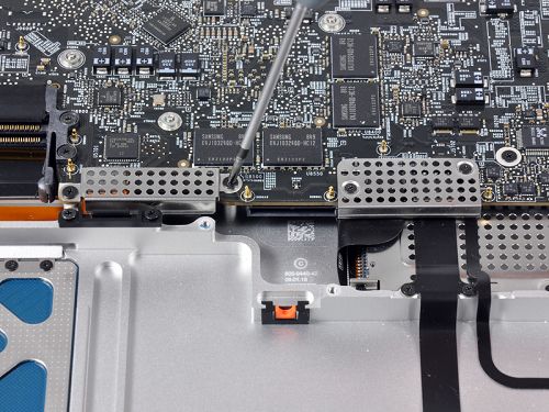 17寸苹果MacBook Pro笔记本电脑拆解组图：金属护板