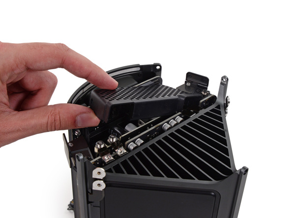 2013 款苹果 Mac Pro 工作站拆机组图