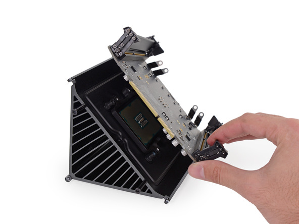 2013 款苹果 Mac Pro 工作站拆机组图