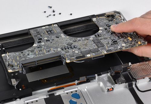17寸苹果MacBook Pro笔记本电脑拆解组图：取下主板