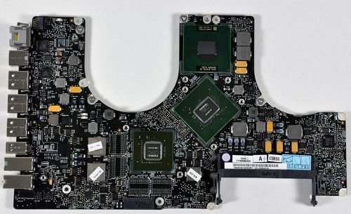 17寸苹果MacBook Pro笔记本电脑拆解组图：取下热管和喇叭后的“裸奔”主板