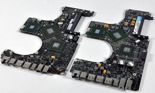 17寸苹果MacBook Pro笔记本电脑拆解组图：15寸与17寸版笔记本主板对比