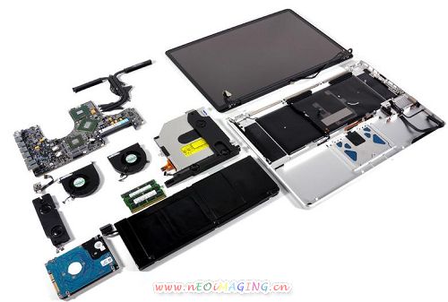 17寸苹果MacBook Pro笔记本电脑拆解组图：拆解后的各个零件全家福