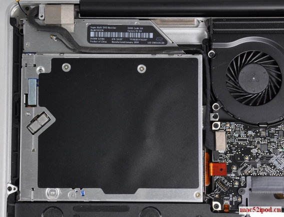 17寸苹果MacBook Pro笔记本电脑光驱特写