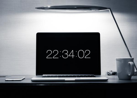 苹果电脑 Mac OS X 系统的极简风格数字时钟屏保：Padbury Clock