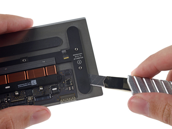 苹果 Retina Macbook 2015 拆机组图