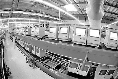 80 年代美国苹果电脑工厂流水线