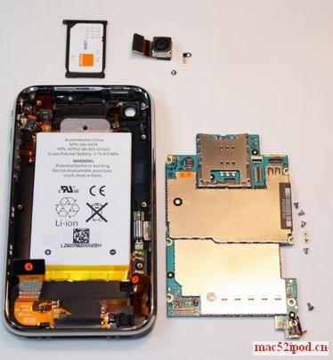 iPhone 3GS的主板、SIM卡、摄像头从机身分离